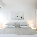 Cozy Niko Apartment - Private Parking And Balcony